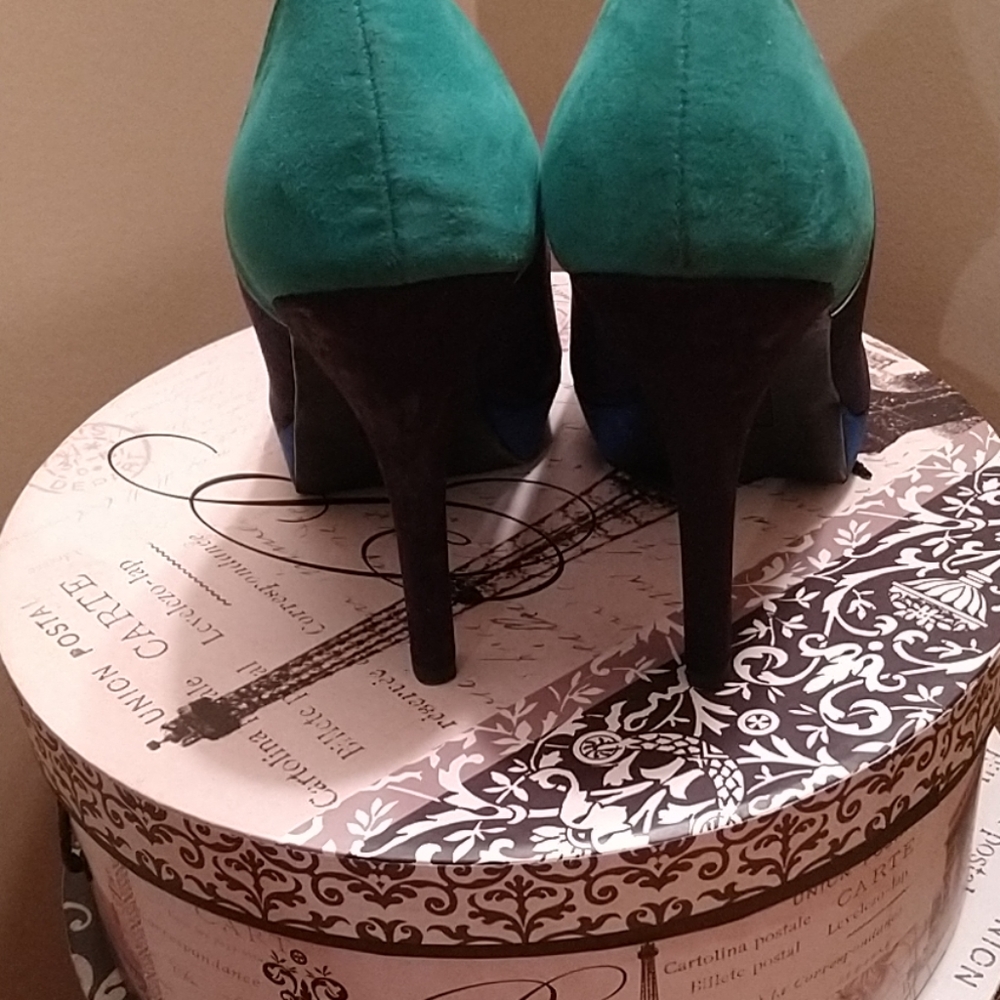 Shoes - Picture 3 of 6